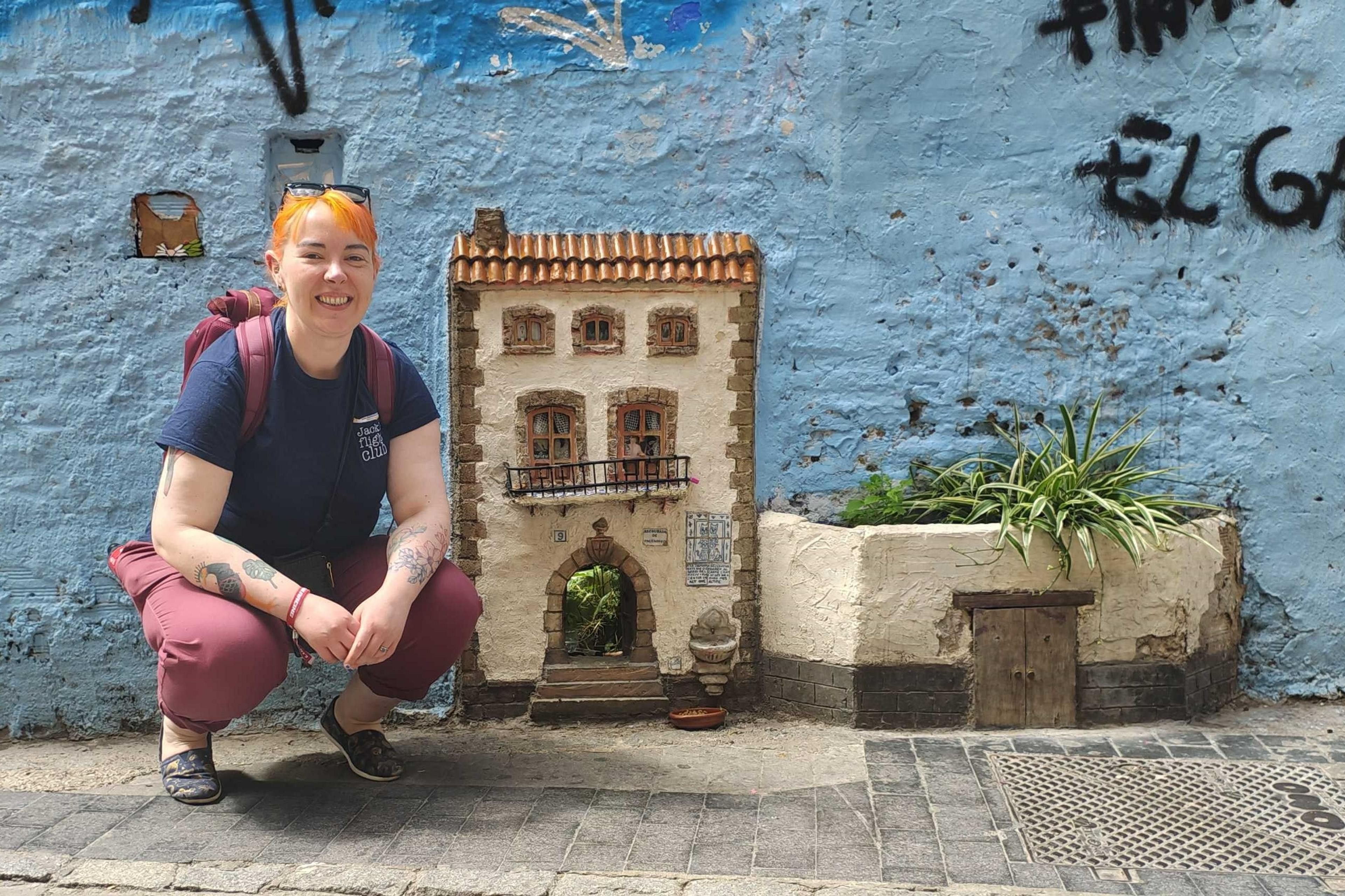 Katy with street art in Valencia