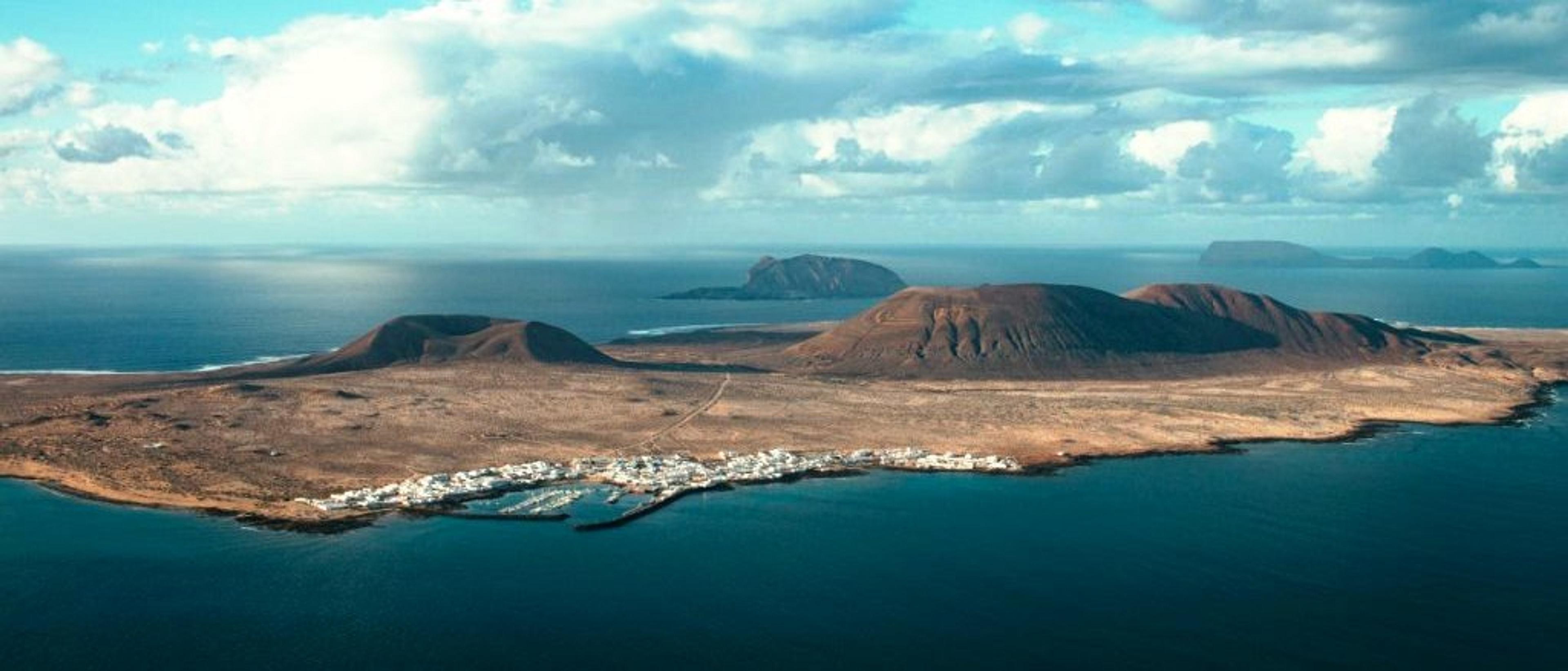 Lanzarote 🌋 at £56 rtn from Bournemouth