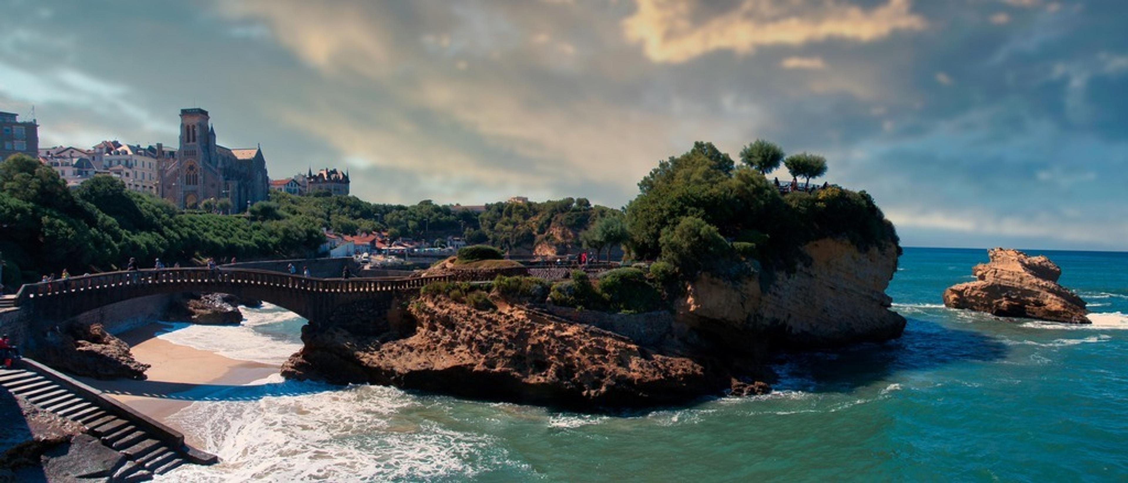 Biarritz ⛵ at £44 rtn from London Stansted 