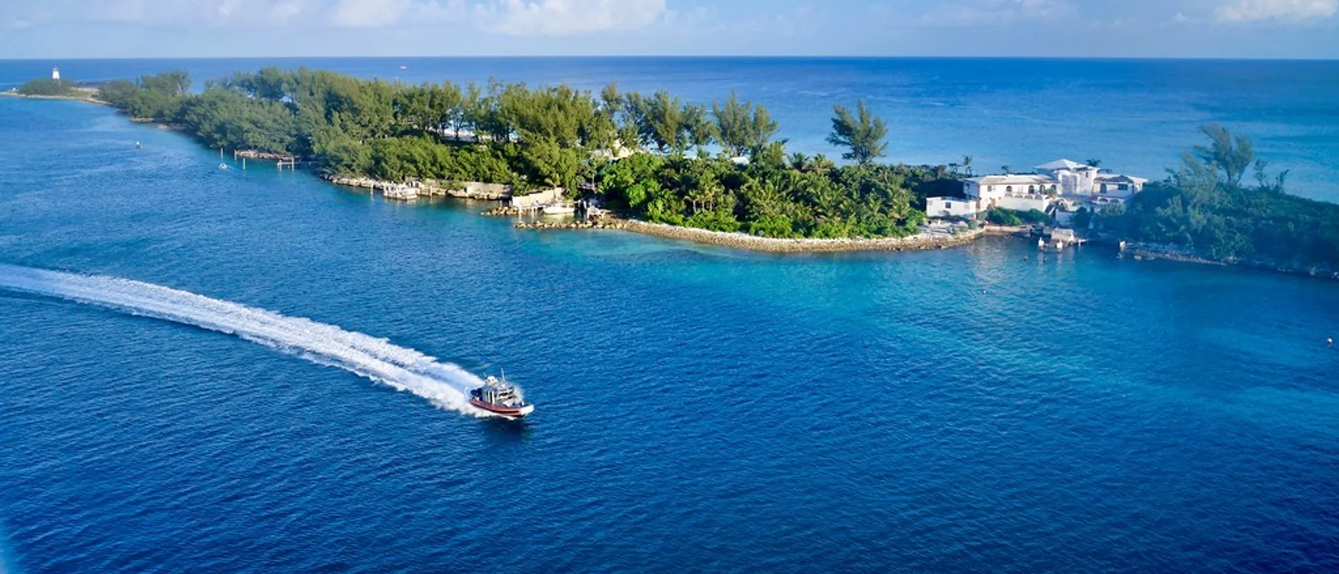 Nassau, Bahamas 🐠 at $611 RT from Kelowna 