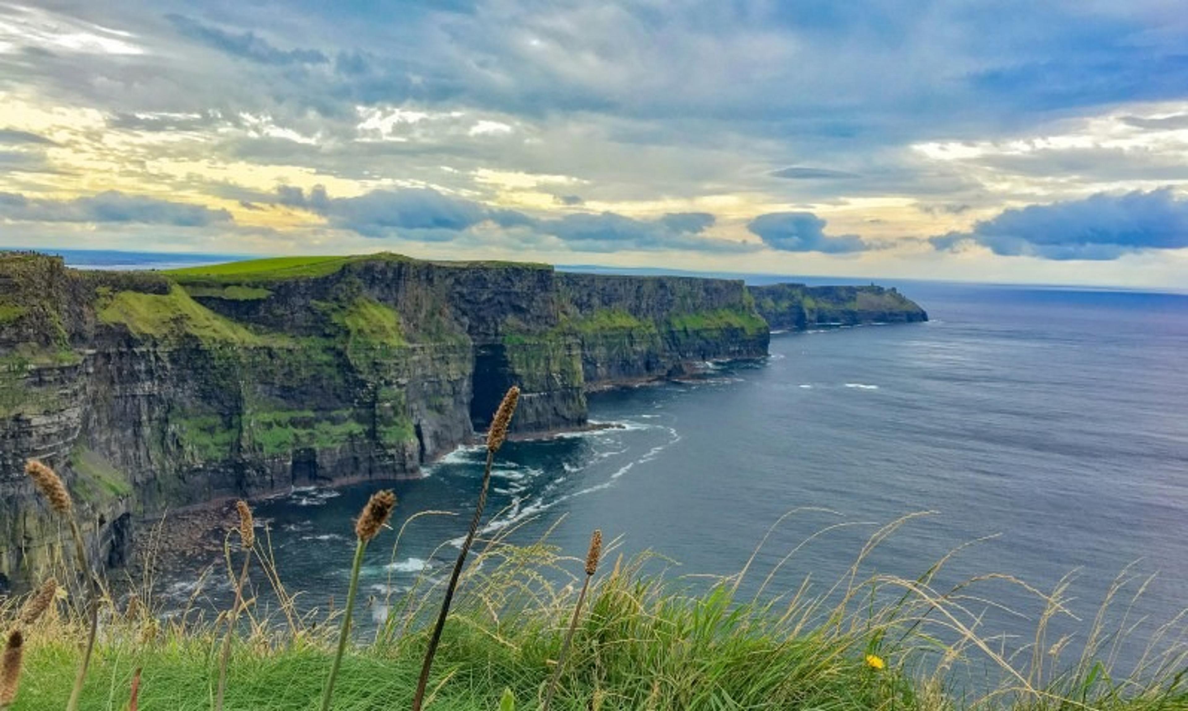 Big tour Vs. Little tour - Flight Finder Allan on the pros and cons of group travel