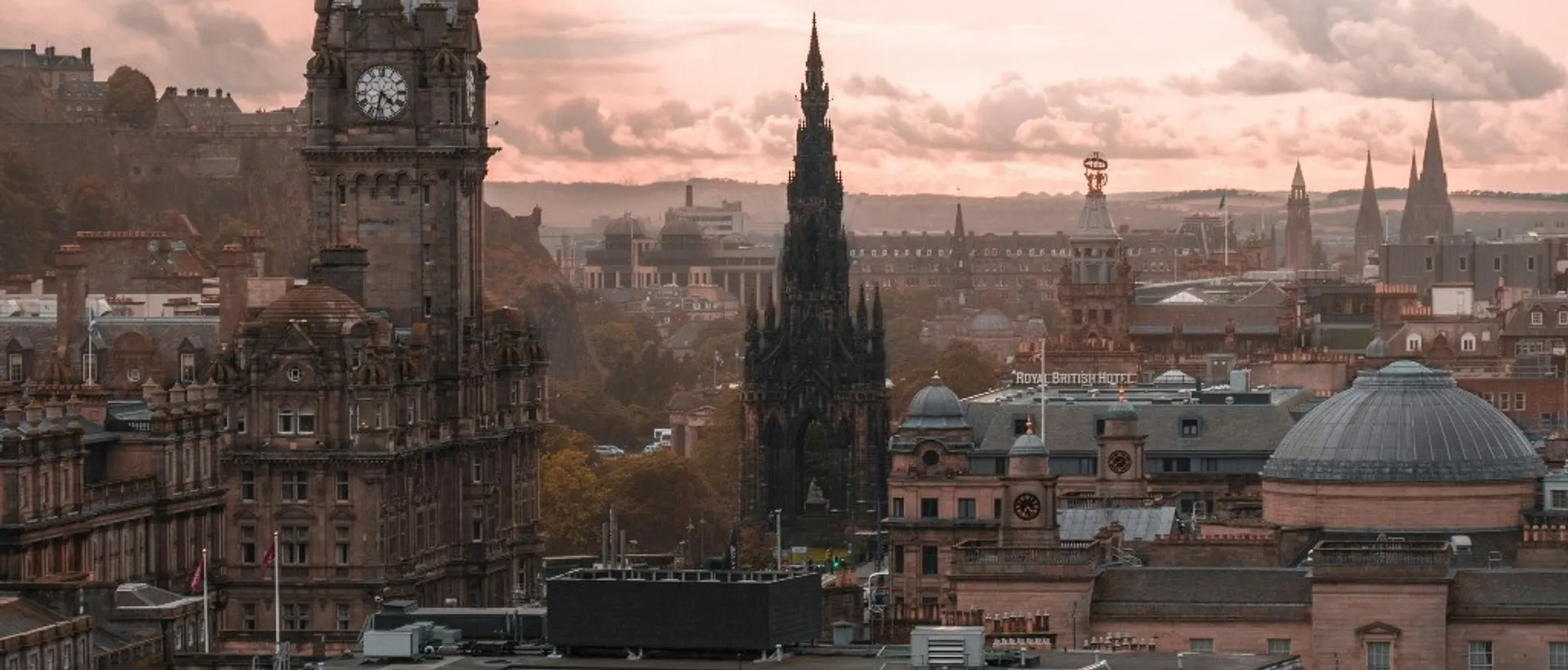 Edinburgh getaways 🍂 at $700 RT from Calgary 