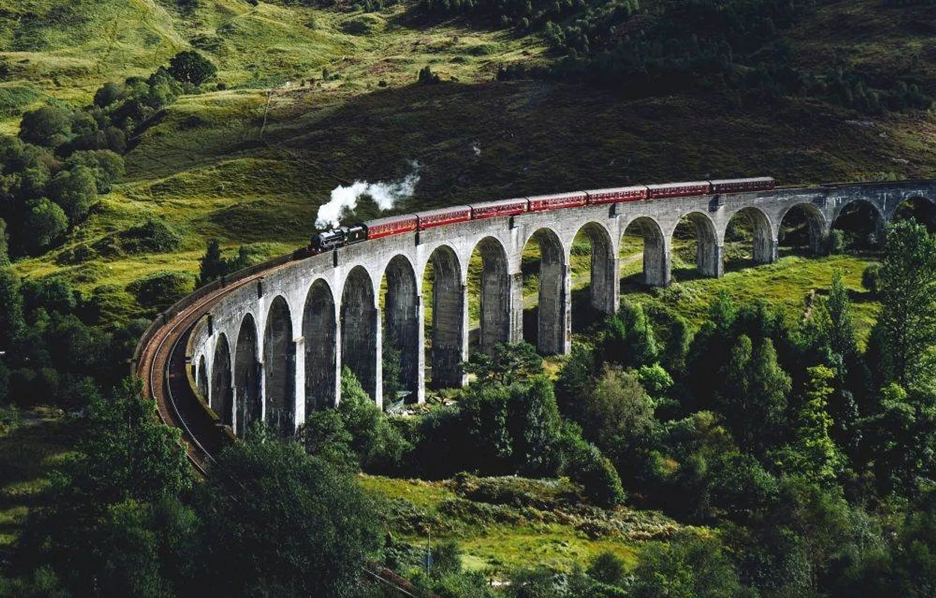 A Local's Guide to Visiting Scotland by Public Transport & the Crème de la Crème of Cable Cars