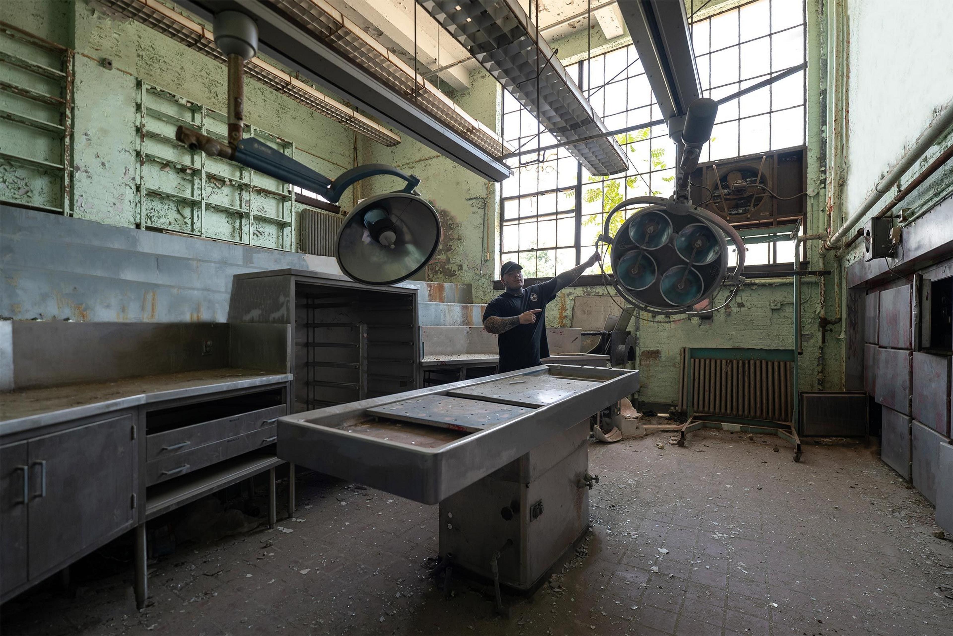 Simon stands in the derelict St. Elizabeth’s Hospital, where psychiatrist Walter Freeman once performed hundreds of brutal lobotomies in the mid-20th century.