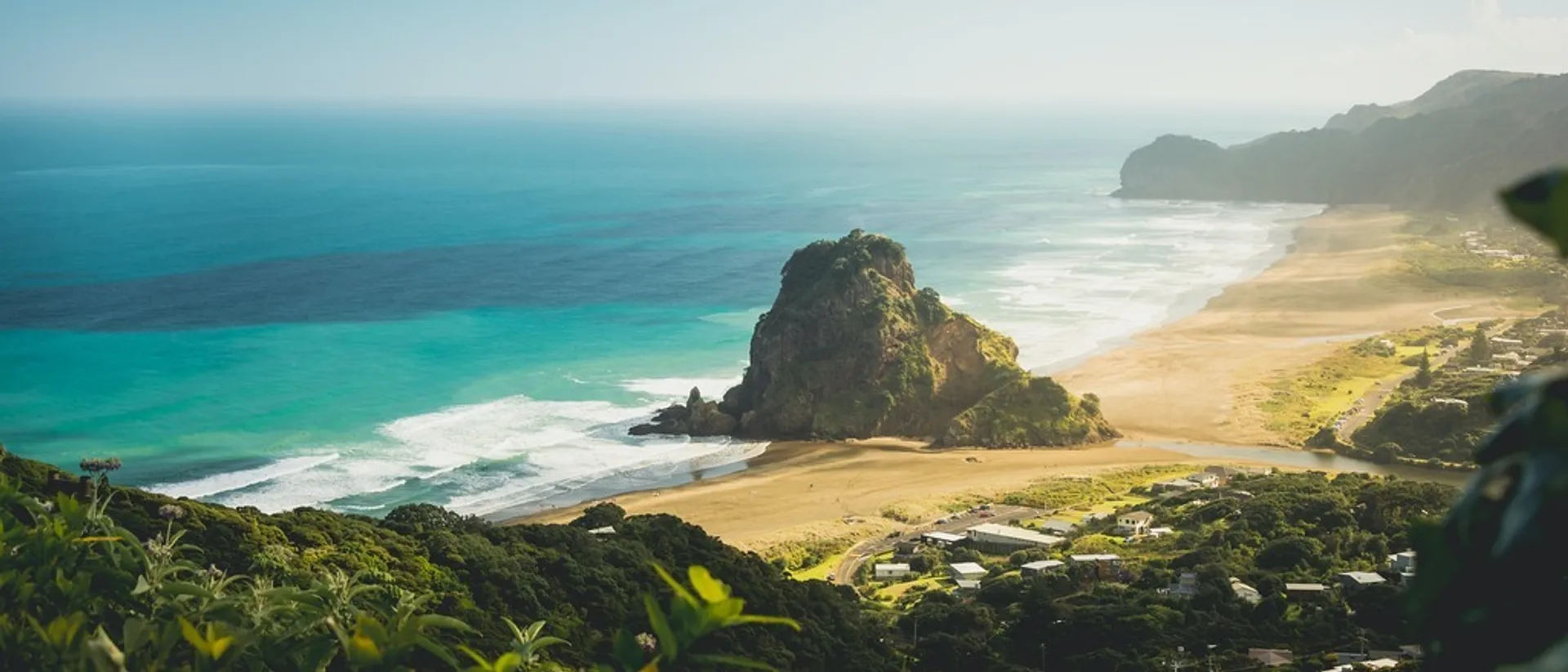 Auckland 🌋 at £571-£602 rtn from London Heathrow