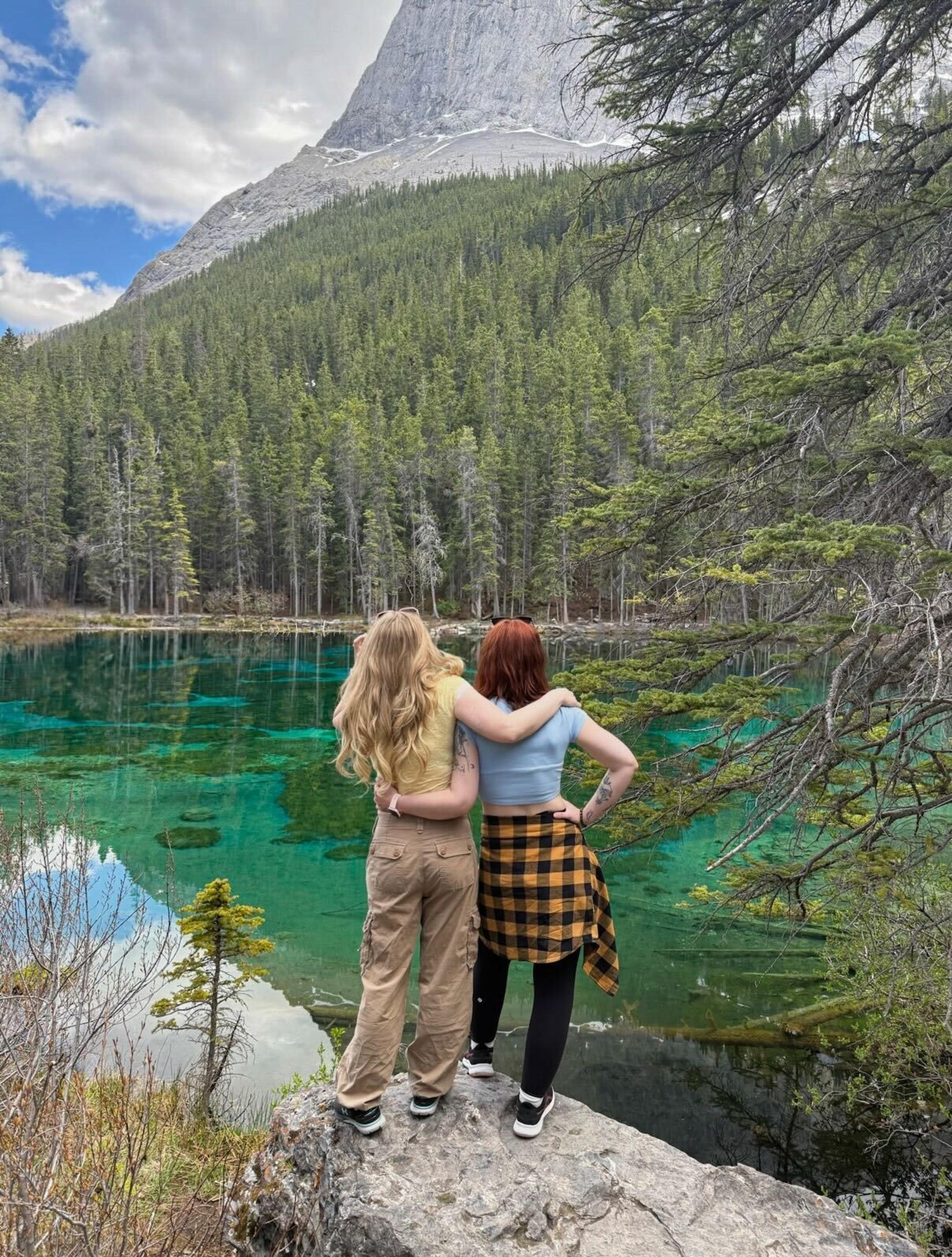 Kristi and Kash looking at Grassi Lakes