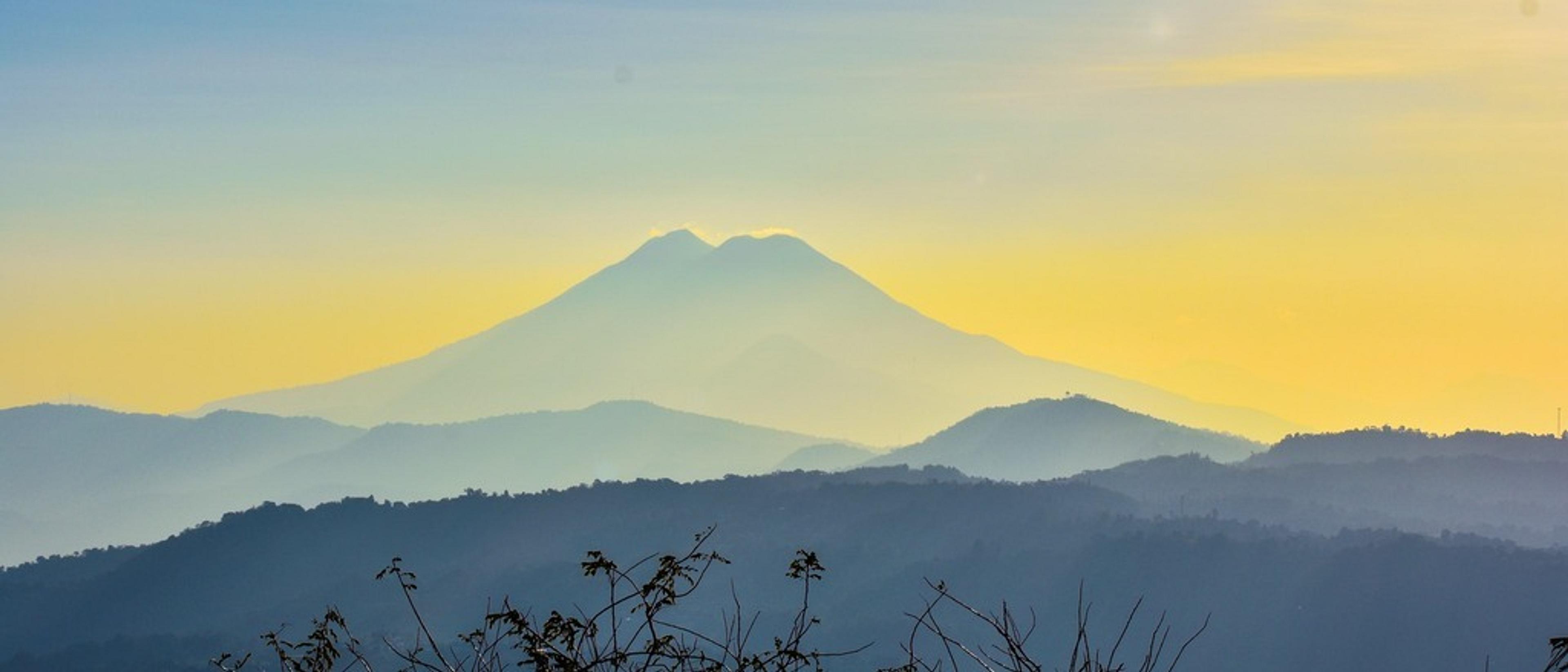 🌋 San Salvador at $577 RT from Edmonton