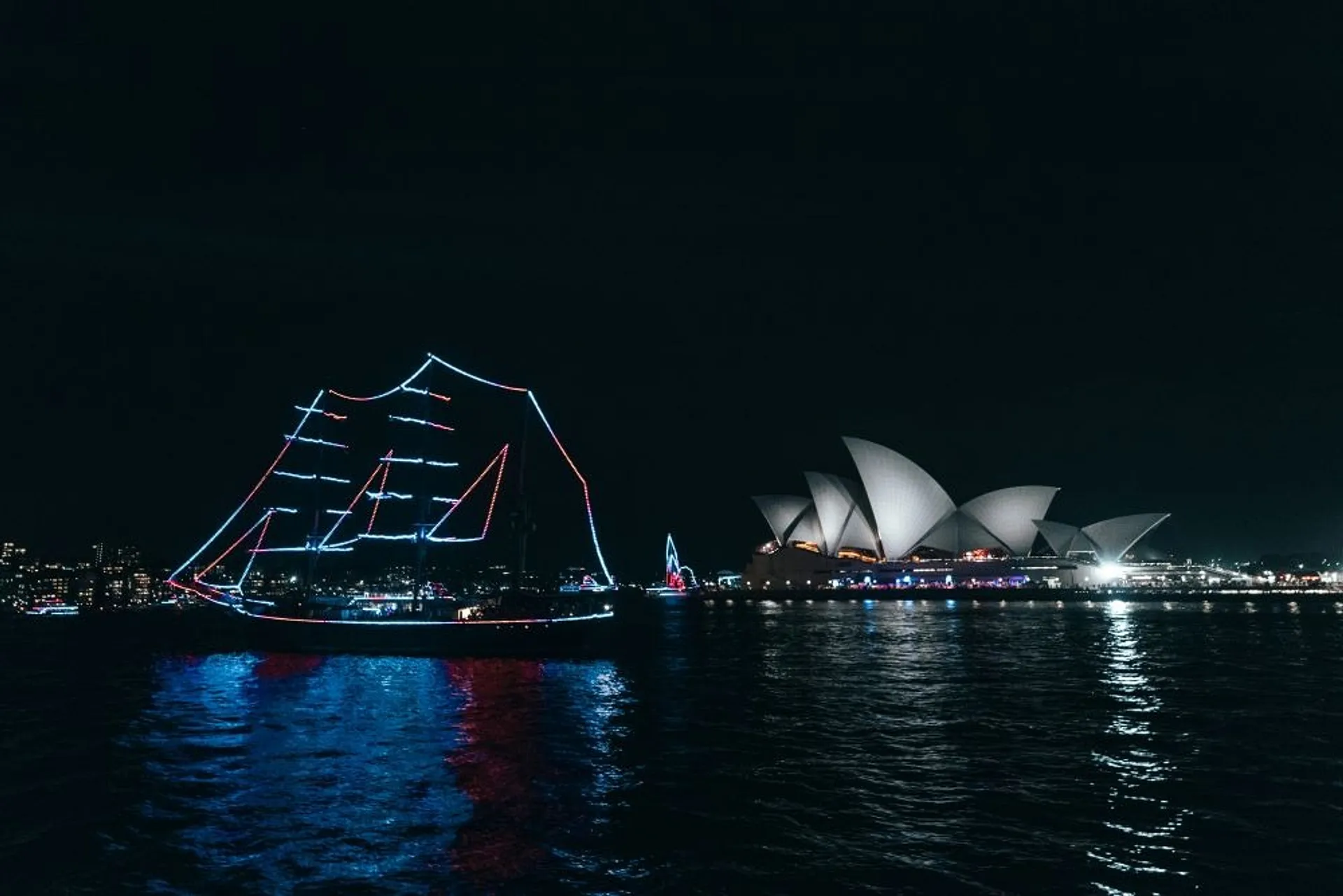 Sydney opera house by night