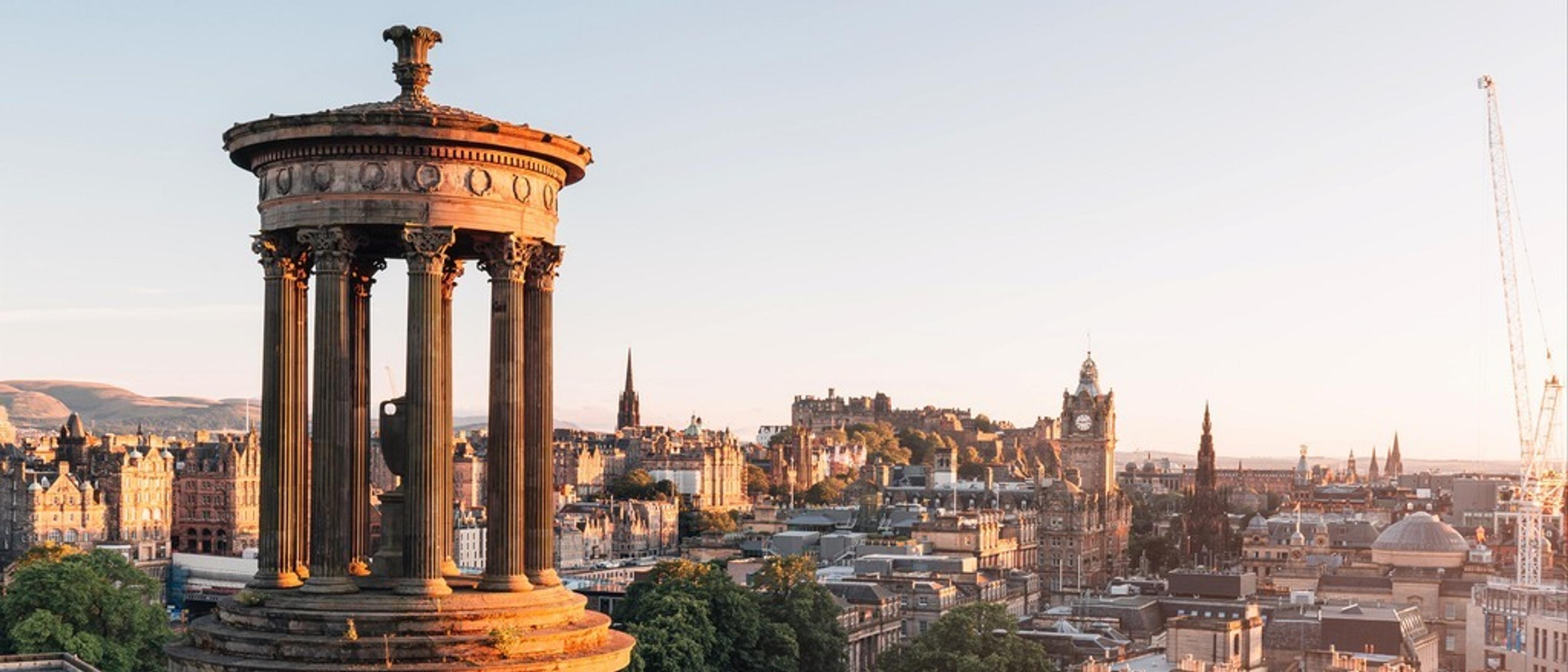 Edinburgh 🏰 at €34 rtn from Gothenburg 