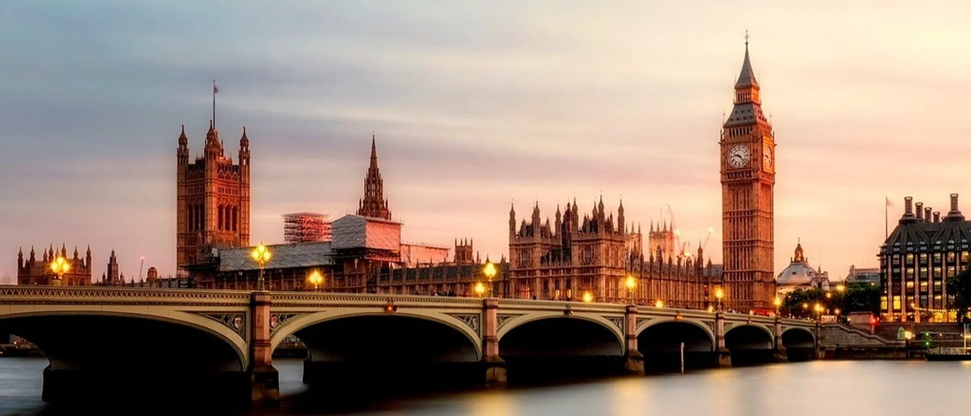 London Stansted 🏙️ at €59 rtn from Luxembourg